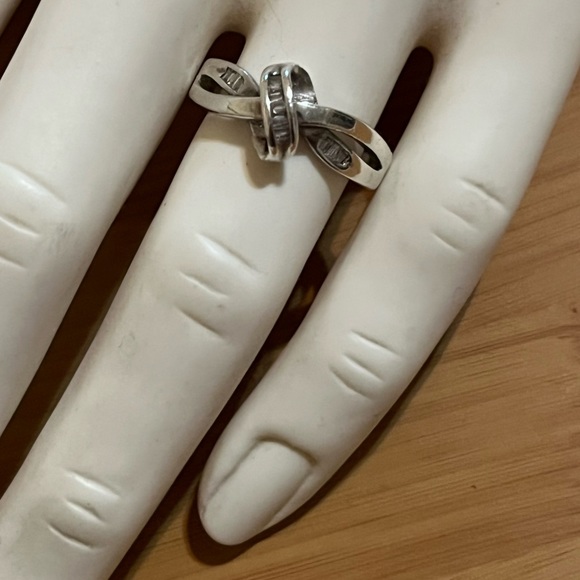 925 Sterling Silver Vintage Genuine Diamond Ring - Picture 2 of 11